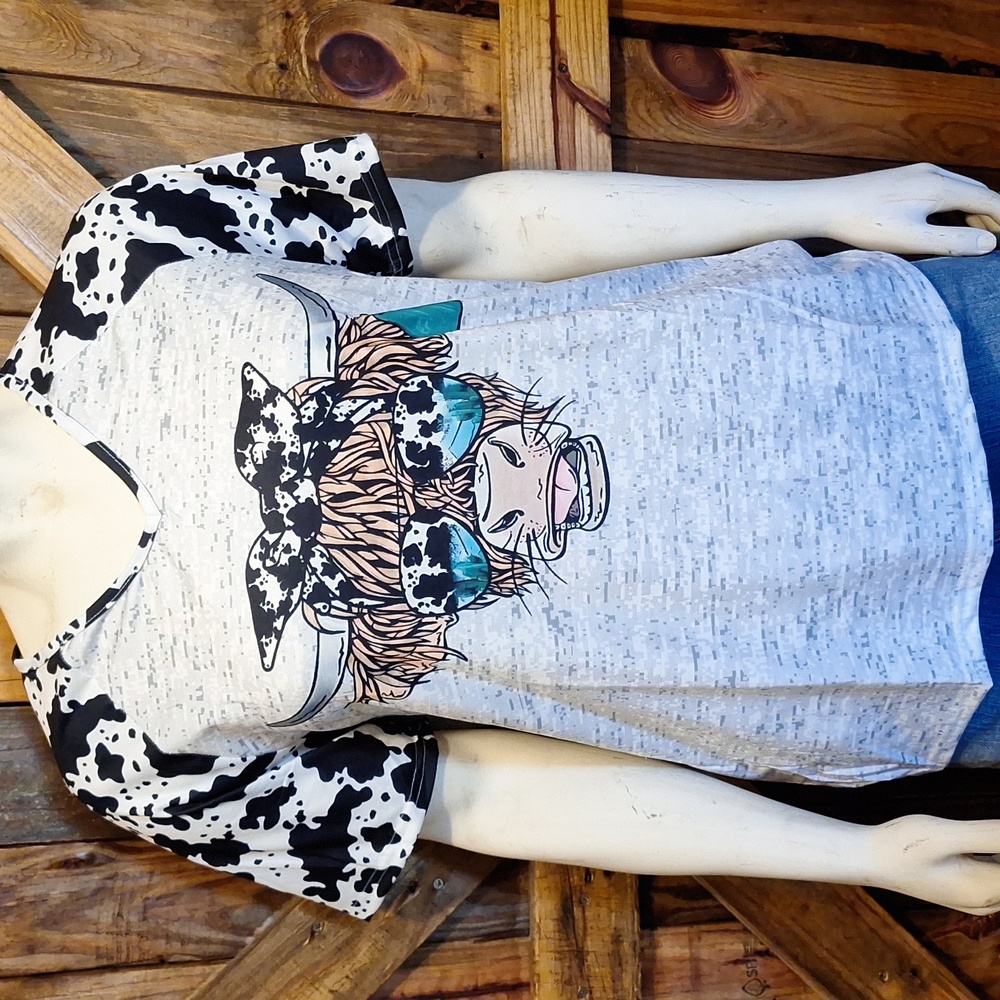 NWT Cow Graphic Tee